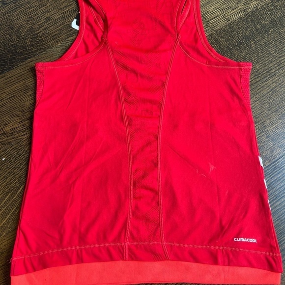 NWT youth athletic top - Picture 3 of 3